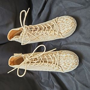 QUPID platform booties